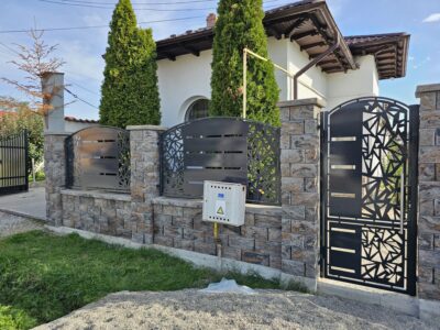 Poarta Pietonala Cu Arcada Pe Semirotund Din Tabla Decupata