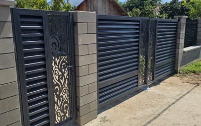 Gard Jaluzea Si Tabla Decupata